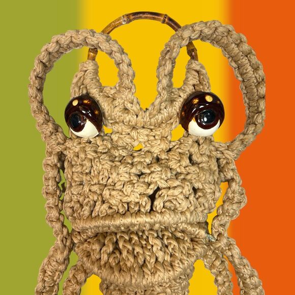 Vintage 70s Macrame Tan Frog Wall Art Decor Hanging Towel Holder Hippy 26x12 - Picture 3 of 11